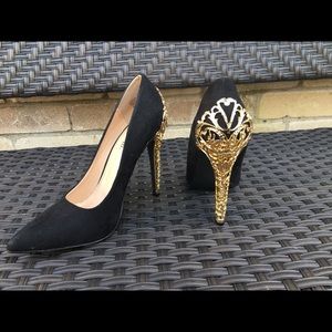 Sabrina Embelled Pump